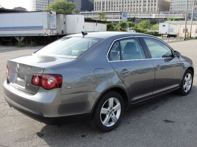 2009 Volkswagen Jetta NAV, Panaromic Roof, Loaded