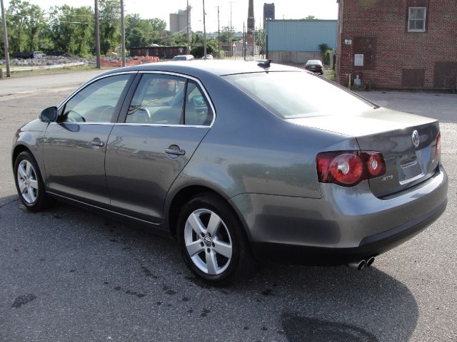 2009 Volkswagen Jetta NAV, Panaromic Roof, Loaded