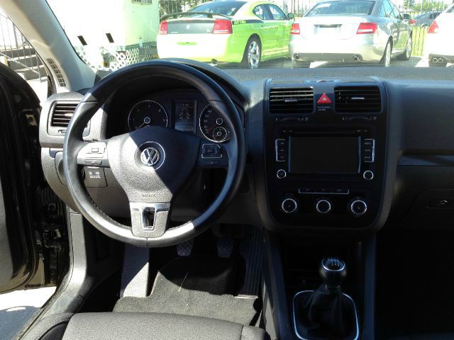 2010 Volkswagen Jetta CD With MP3