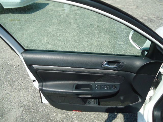 2010 Volkswagen Jetta AWD - Leather Sunroof At R