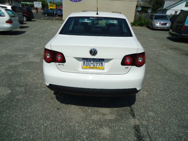 2010 Volkswagen Jetta AWD - Leather Sunroof At R