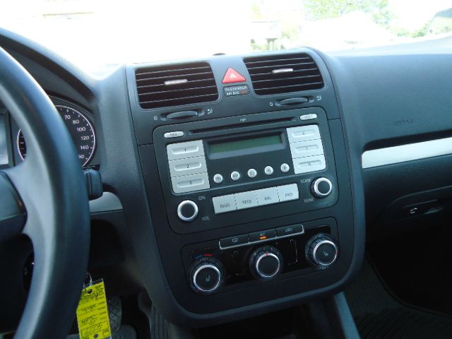 2010 Volkswagen Jetta AWD - Leather Sunroof At R