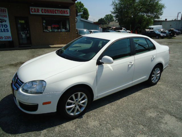 2010 Volkswagen Jetta AWD - Leather Sunroof At R