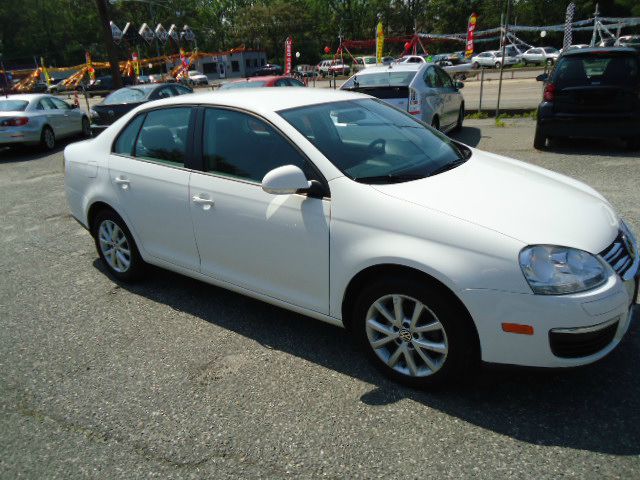 2010 Volkswagen Jetta AWD - Leather Sunroof At R