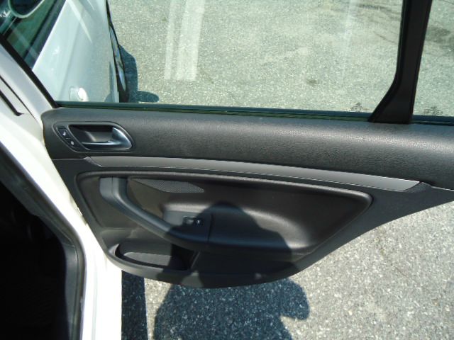 2010 Volkswagen Jetta AWD - Leather Sunroof At R