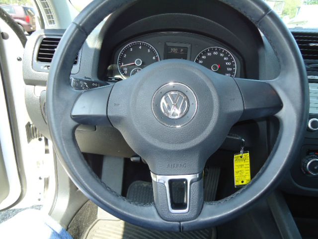 2010 Volkswagen Jetta AWD - Leather Sunroof At R