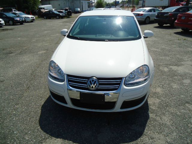 2010 Volkswagen Jetta AWD - Leather Sunroof At R