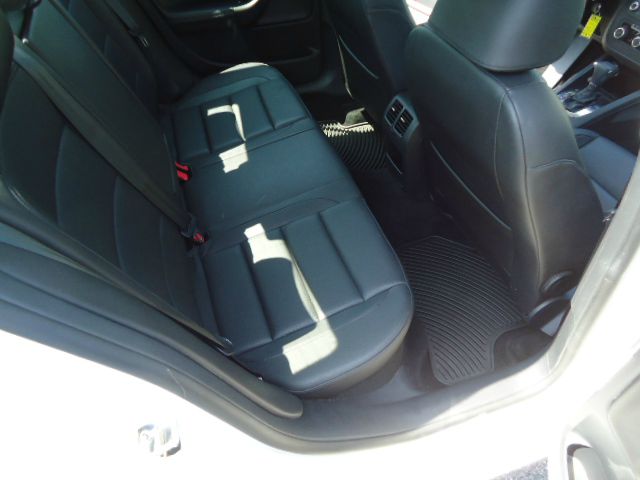 2010 Volkswagen Jetta AWD - Leather Sunroof At R