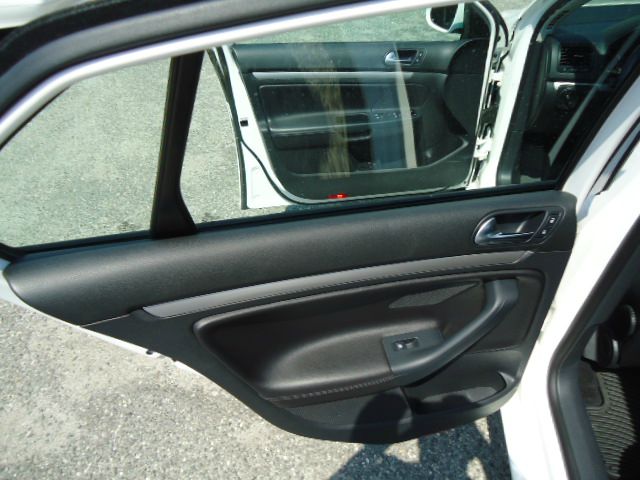 2010 Volkswagen Jetta AWD - Leather Sunroof At R