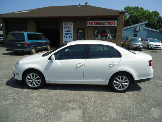 2010 Volkswagen Jetta AWD - Leather Sunroof At R