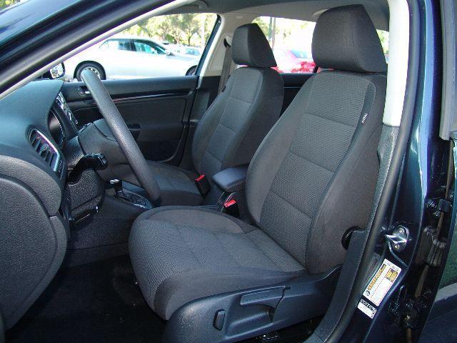 2010 Volkswagen Jetta AVEO LS