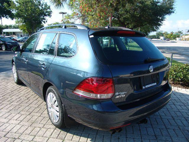 2010 Volkswagen Jetta AVEO LS