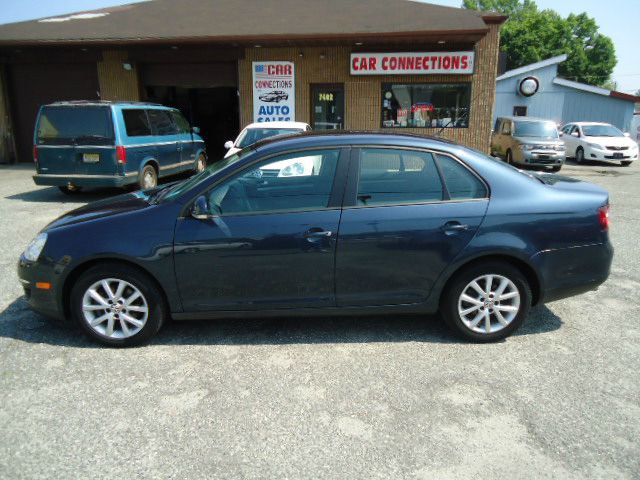 2010 Volkswagen Jetta AWD - Leather Sunroof At R