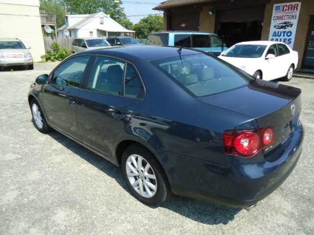 2010 Volkswagen Jetta AWD - Leather Sunroof At R