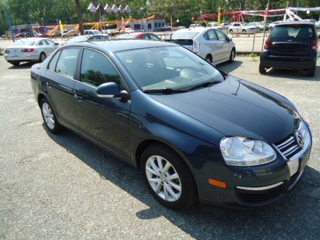 2010 Volkswagen Jetta AWD - Leather Sunroof At R