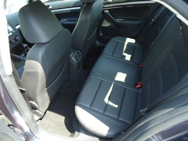 2010 Volkswagen Jetta AWD - Leather Sunroof At R