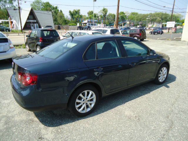 2010 Volkswagen Jetta AWD - Leather Sunroof At R