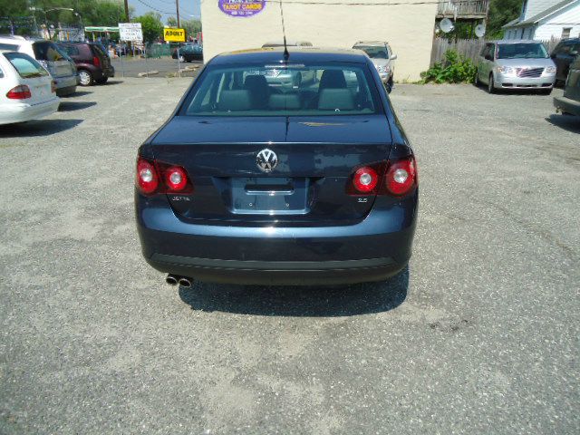 2010 Volkswagen Jetta AWD - Leather Sunroof At R