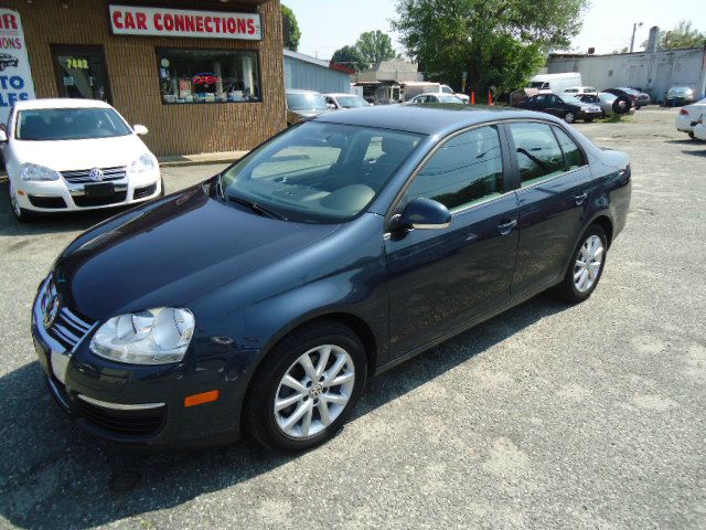 2010 Volkswagen Jetta AWD - Leather Sunroof At R