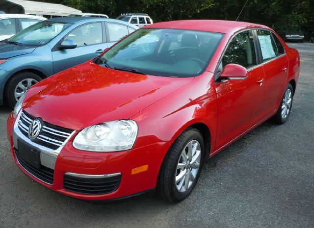 2010 Volkswagen Jetta AWD - Leather Sunroof At R