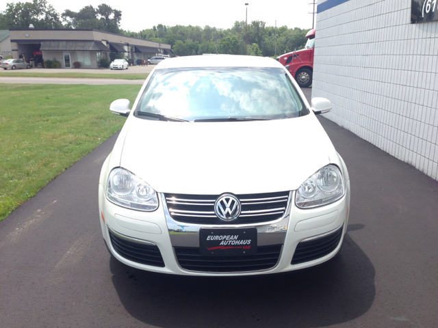 2010 Volkswagen Jetta LT 4-door