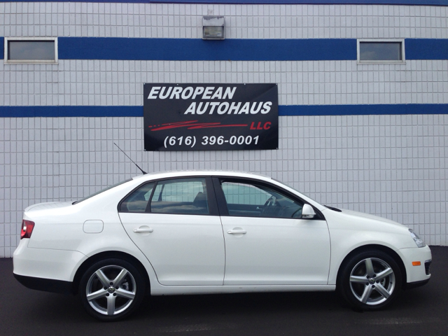 2010 Volkswagen Jetta LT 4-door