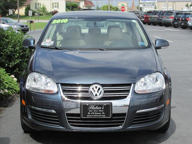 2010 Volkswagen Jetta 4dr Quad Cab 155 WB 4WD