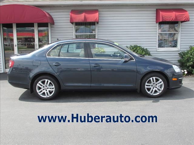 2010 Volkswagen Jetta 4dr Quad Cab 155 WB 4WD