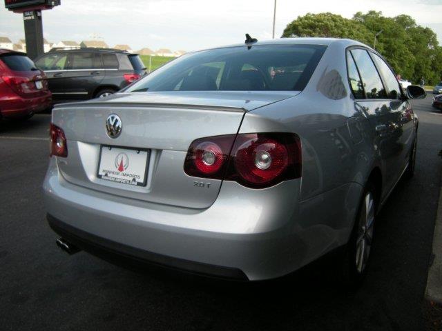 2010 Volkswagen Jetta 2WD 4dr XLT