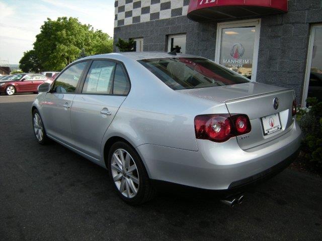 2010 Volkswagen Jetta 2WD 4dr XLT