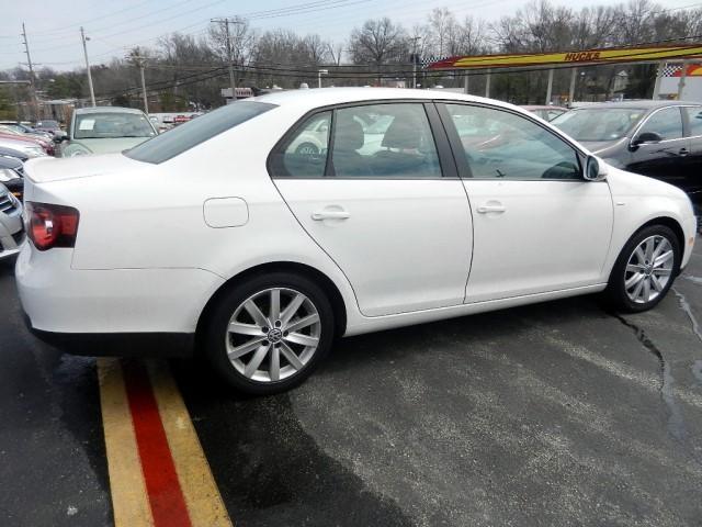 2010 Volkswagen Jetta Mach 1 Coupe 2D