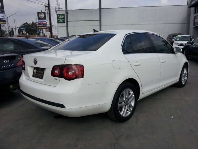 2010 Volkswagen Jetta CD With MP3