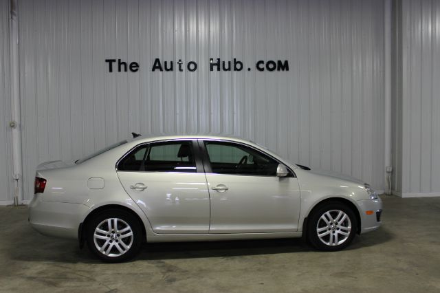 2010 Volkswagen Jetta CD With MP3