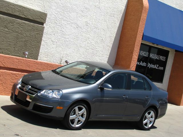 2010 Volkswagen Jetta AWD - Leather Sunroof At R