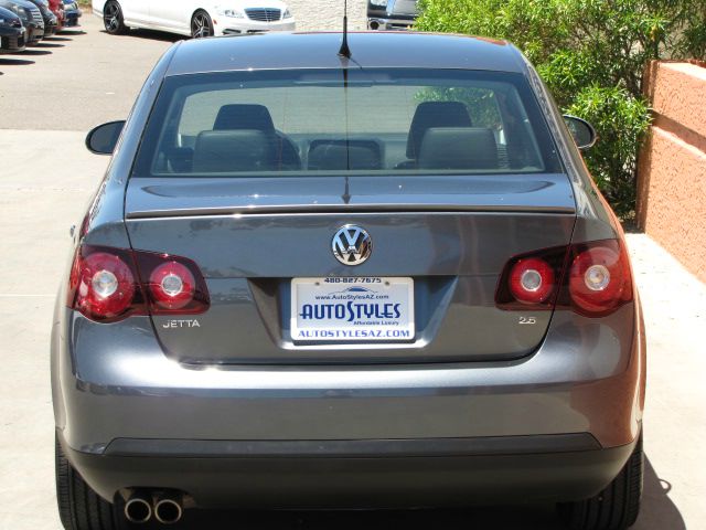 2010 Volkswagen Jetta AWD - Leather Sunroof At R