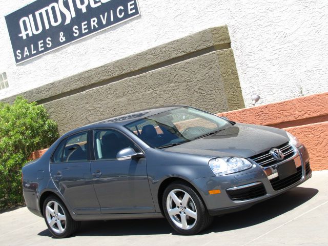 2010 Volkswagen Jetta AWD - Leather Sunroof At R