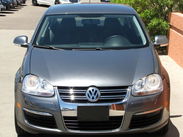 2010 Volkswagen Jetta AWD - Leather Sunroof At R