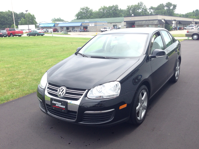 2010 Volkswagen Jetta LT 4-door