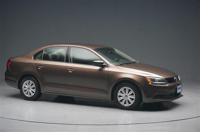 2011 Volkswagen Jetta AWD 2 DVDs GPS Sunroof