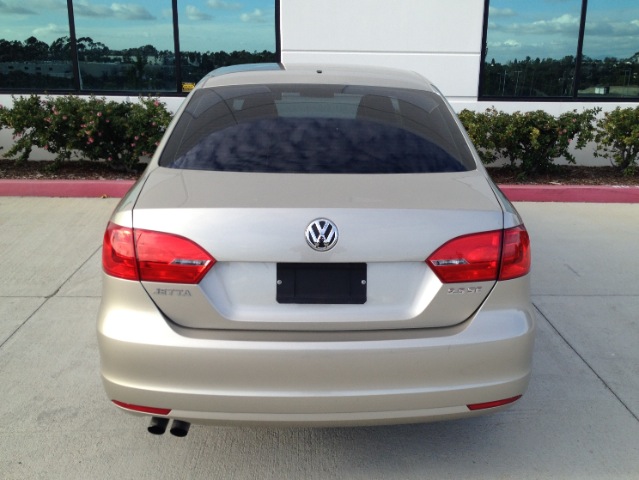 2012 Volkswagen Jetta 4X2 LE