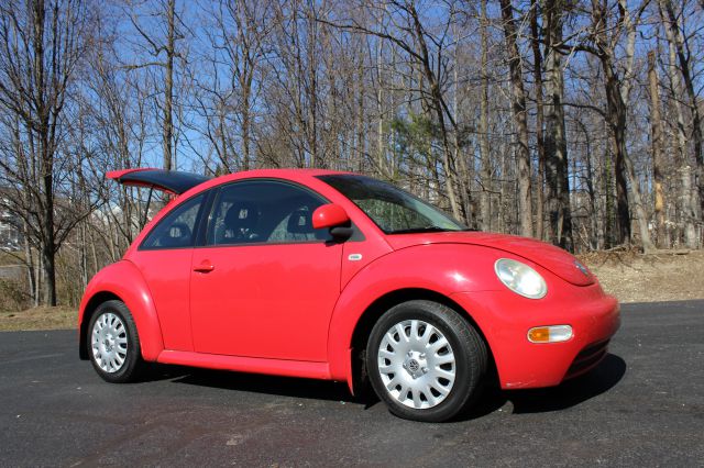 1999 Volkswagen New Beetle S Sedan