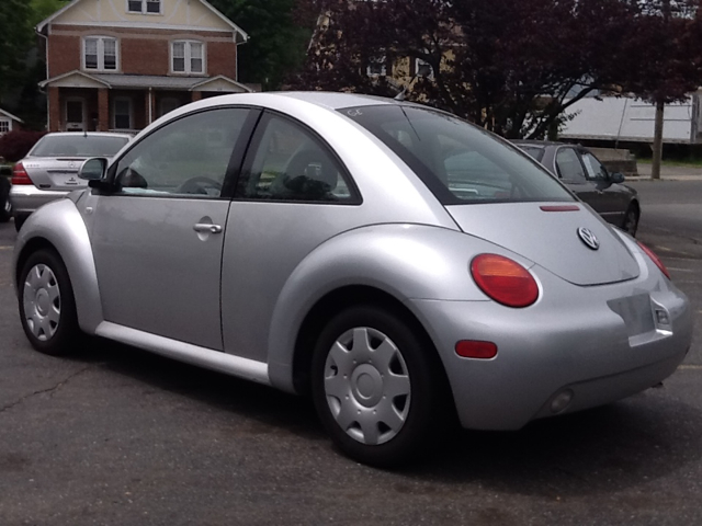 1999 Volkswagen New Beetle S Sedan