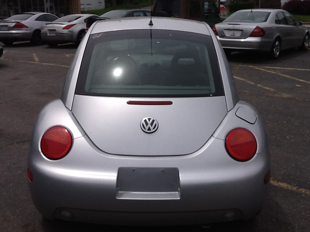 1999 Volkswagen New Beetle S Sedan