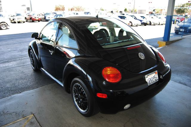 1999 Volkswagen New Beetle S Sedan