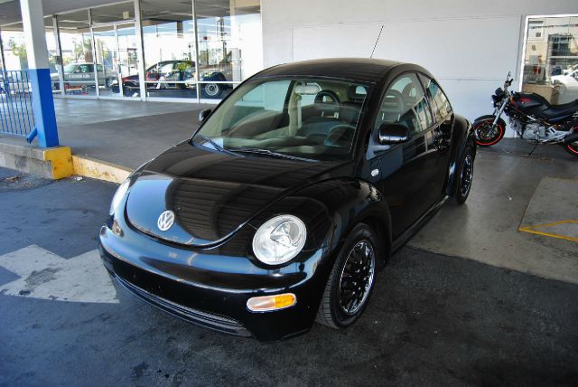 1999 Volkswagen New Beetle S Sedan