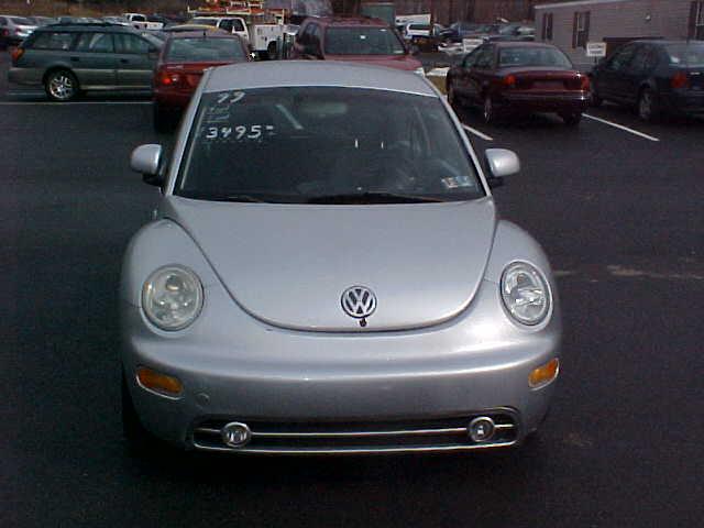 1999 Volkswagen New Beetle FWD 4dr Sport