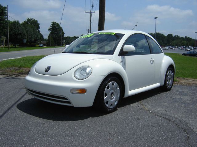 1999 Volkswagen New Beetle S Sedan