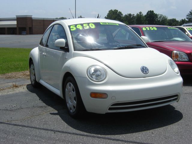 1999 Volkswagen New Beetle S Sedan