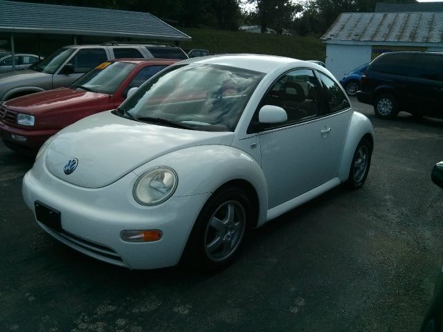 1999 Volkswagen New Beetle S Sedan