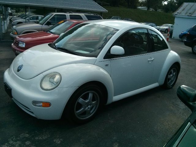 1999 Volkswagen New Beetle S Sedan